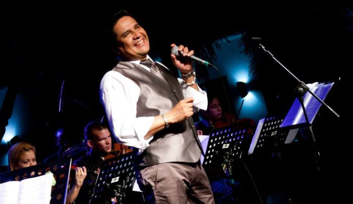 I belonged to Dimensión Latina, then Oscar D'León called me and I was at his side with his orchestra; then I joined "Nuestra Orquesta la Salsa Mayor"; later he called me "La Sonora Antillana".