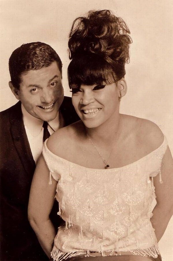 La Lupe and Tito Puente posing for a picture
