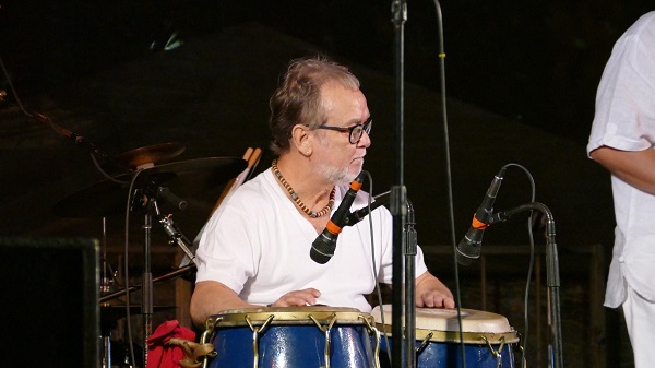 Around the same time he formed the Orquesta La Única with Julio Castro, Carlos Santos and Junior Córdova.