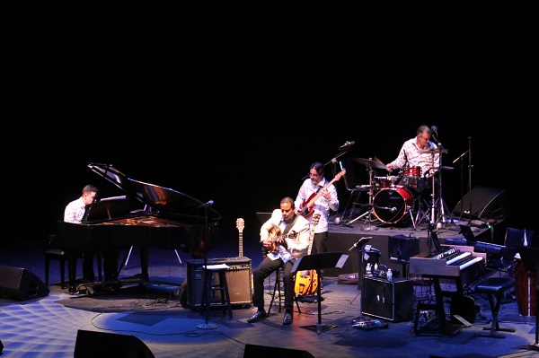 The select group of accompanying musicians included the Puerto Rican piano: Luis Marín, Gabriel Rodríguez, Jimmy Rivera, Héctor Matos on drums, José Nelson Ramírez, Tommy Lee on tumbadoras and Giovanny Rodríguez. 